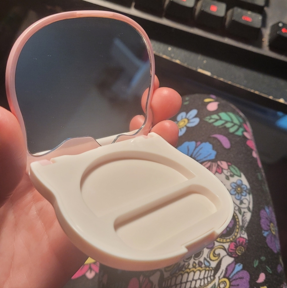 Hello Kitty Mirror Compact - Picture 15 of 15
